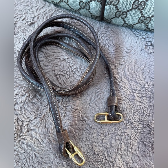 Gucci cherry lined sling bag - Picture 3 of 9